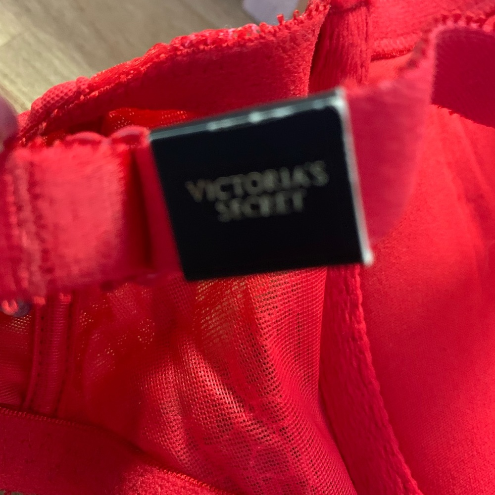 Victoria’s Secret Red Lace Push Up Dream Angels Pigeonnant Bra NWT - Picture 7 of 12